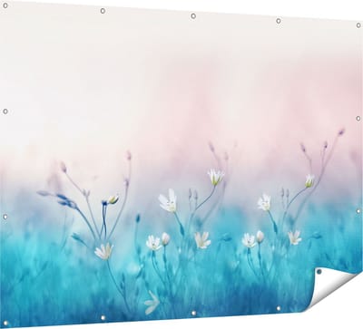 Gards Tuinposter Witte Bloemen op een Blauw Achtergrond - 160x120 cm - Tuindoek - Tuindecoratie - Wanddecoratie buiten - Tuinschilderij