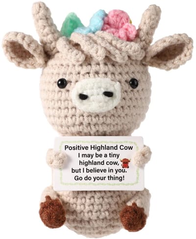 Dailygoods- Hooglander Koe Positieve Steun - Gebreide Dieren - Aanmoedigingscadeau - Feestdecoratie - Kleur: Gebroken Wit - Afm. 8x5,5x12cm - Knuffel