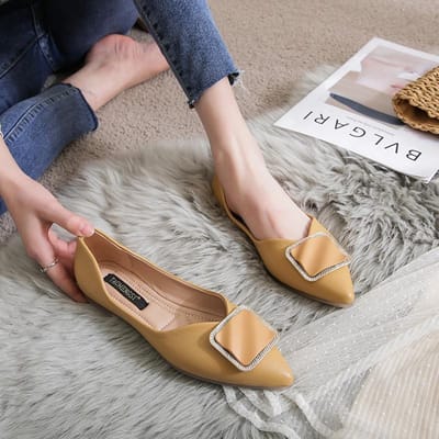 Xiaoxiangfeng Schoenen in Koreaanse stijl Dames Nieuwe platte zool Dames enkelvoudige schoenen Holle grote maat Puntige teen Buiten dragen Doudou schoenen Dames 43 white