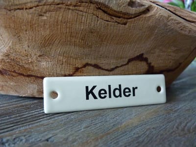 Emaille deurbordje recht 'Kelder'