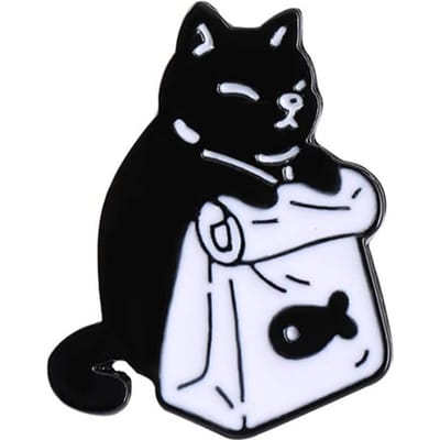 Schattige Zwart-Witte Katten Emaille Speldjes Gedroogde Vis Tas Broche Cartoon Dierlijke Speldjes Denim Reversspeld Sieraden Cadeau voor Kinderen Beste Vrienden