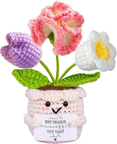 Gehaakte Bloem Decoratie - Knutsel Boeket - Bureau Decoratie - Handgemaakt Met Zorg - 16 cm Hoog - Veelkleurig