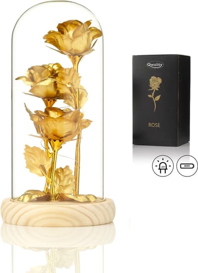 Luxe Roos in Glas met LED – Gouden Roos in Glazen Stolp – Moederdag - Cadeau voor vriendin moeder haar - Goud 3x met Blaadjes - Lichte Voet - Qwality®