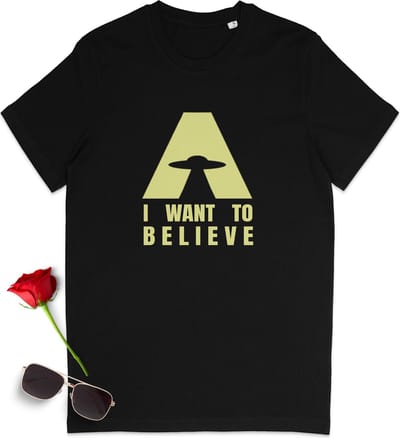 Ufo t shirt - I want to believe tshirt - t-Shirt voor Ufo fans - Dames t shirt met print - Heren tshirt met opdruk - Ufo tshirt vrouwen en mannen - Unisex maten: S M L XL XXL XXXL - t-shirt kleur: Zwart.