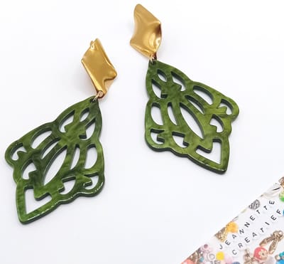 Jeannette-Creatief® - Resin - Ruit Barok Groot Olivegreen - Groene Oorbellen - Dames Oorbellen – Olijfgroene Oorbellen - Oorbellen goud - Resin Oorbellen – Oorhangers - Olijfgroen - Olivegreen - Groene Oorbellen - Sieraden - Herfstlook