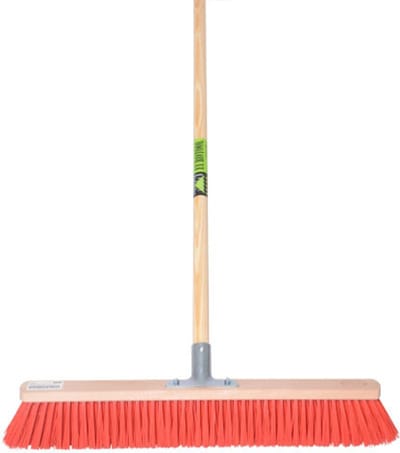 MM Eurotool Brede bezem 60 cm met rode PVC-haren, stokhouder en steel 150 cm