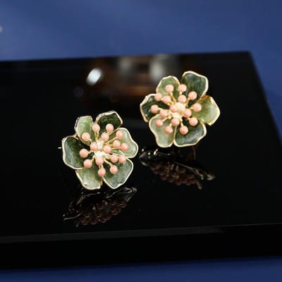 Dames Lichte Luxe Design Elegante Druppelolie Camellia Oorbellen Modieus En Veelzijdig Niche Design Bloem Oorbellen beige