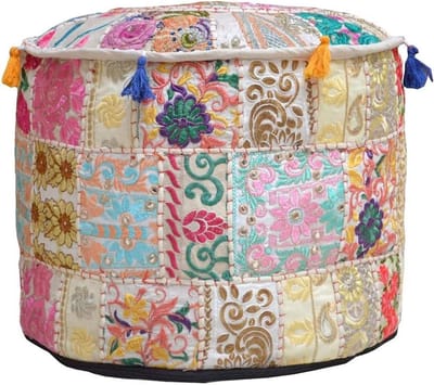 Indiase poef - Voetenbank borduurwerk - Woonkamer decoratie - Etnisch katoen design - 56 x 35 cm - Beige