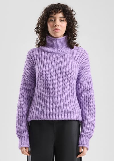 Vrouwelijke oversized gebreide trui met col QS