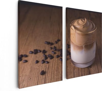 Artaza Canvas Schilderij Tweeluik IJskoffie Met Koffiebonen Op Tafel - 80x60 - Foto Op Canvas - Canvas Print