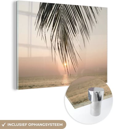 MuchoWow® Glasschilderij 160x120 cm - Schilderij acrylglas - Palmblad - Zon - Zomer - Strand - Foto op glas - Schilderijen