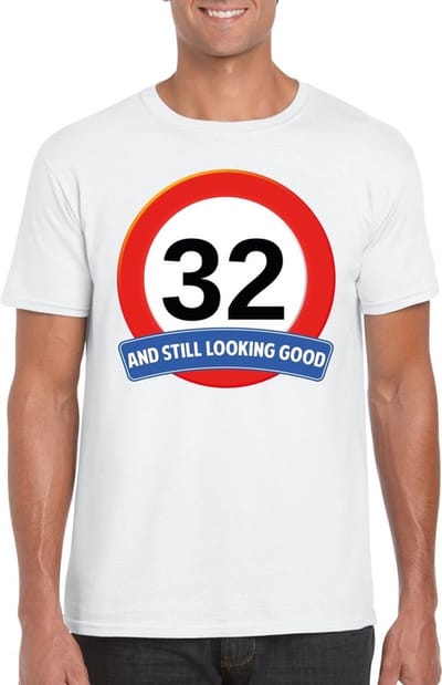 32 jaar and still looking good - t-shirt met verkeersbord print - wit - voor heren - verjaardag cadeau - party - feestartikelen 32 jarige S