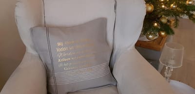 Sierkussen Kussen met tekst bedrukt cadeau | Regels voor Bij Oom en Tante thuis | beige met goud met vulling | 50x50 cm | verjaardag zus broer neefje nichtje baby geboorte kraamcadeau feestdagen kerstmis hoera je wordt zwangerschapsaankondiging