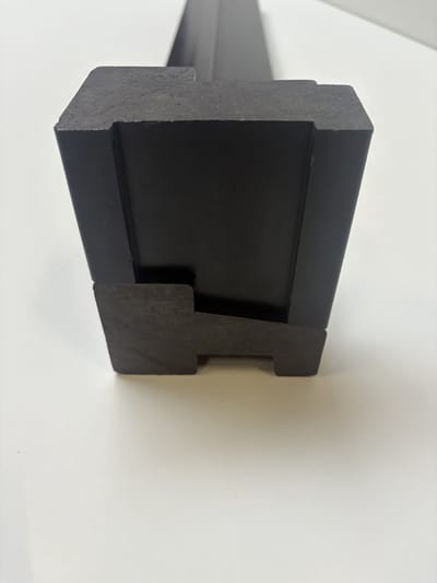 Kunststof kozijn neut | Links buitendraaiend | 100mm hoog | kopmaat 66x110mm | Vervang uw verrotte houten kozijnstijl