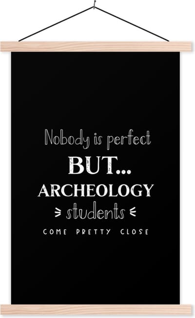Posterhanger incl. Poster 40x60 cm - Schoolplaat - Archeologie - Studenten - School - Quotes - Textielposter - Blanke latten
