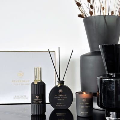 Riverdale - Cadeaupakket - Lotus & Jasmine - Geurstokjes, Geurkaars & Roomspray - Geschenkset.
