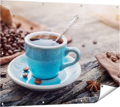Gards Tuinposter Blauw Kopje Koffie met Koffiebonen - 120x90 cm - Tuindoek - Tuindecoratie - Wanddecoratie buiten - Tuinschilderij