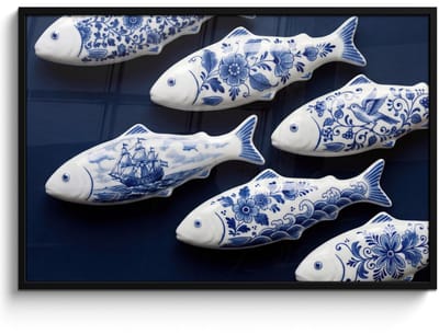 Poster in lijst - Fotolijst 120x80 cm - Posters - Vissen - Delfts - Blauw - Keramiek - Posterlijst zwart - Decoratie - Wanddecoratie woonkamer - Muurdecoratie slaapkamer