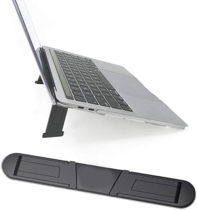Oneay Draagbare laptopstandaard voor op reis, geschikt voor laptops/tablets van 12-17 inch - verstelbaar, geventileerd, lichtgewicht, ergonomisch en compact.