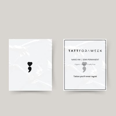 Tijdelijke tattoo liefde komma | Neptattoo volwassenen | Tijdelijke tattoo voor volwassenen | Temporary tattoo | Plaktattoos voor volwassenen | Neptattoos | Probeer zorgeloos een tattoo | tattforaweek