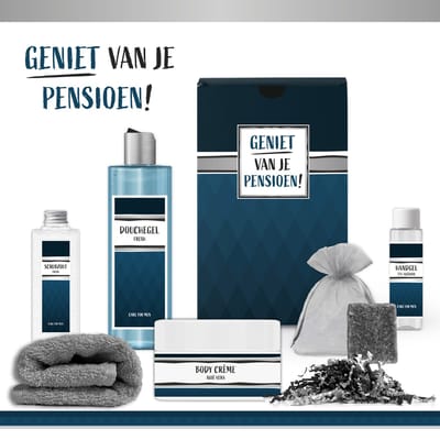 Geschenkset "Geniet van je pensioen!" - 6 Producten - 735 Gram - Triomf Cosmetica | Giftset voor hem Wellness Cadeau Man Luxe cadeaubox Bedankt voor je inzet Gestopt met werken Douchegel Bodycrème Scrubzout Gift Set Vriend Collega Blauw