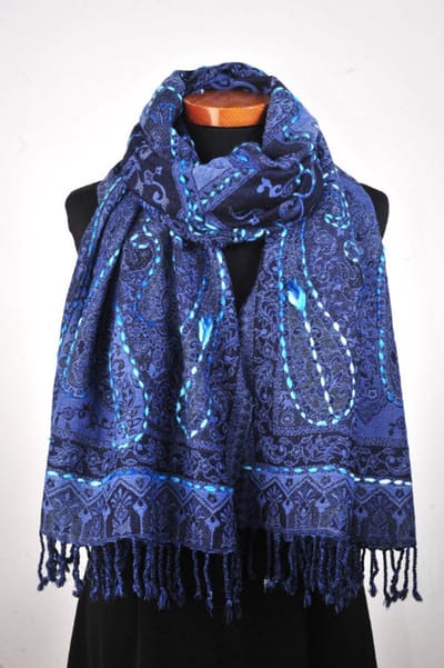 Wollen geborduurde sjaal en omslagdoek Fris-blauw, Merino wol, afmeting 72*190 cm