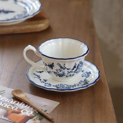 Tasses à café avec des normes d'apparence élevées Tasses haut de gamme et exquises Ensembles de tasses et soucoupes en céramique style rétro français Tasses à eau Niche 220ml