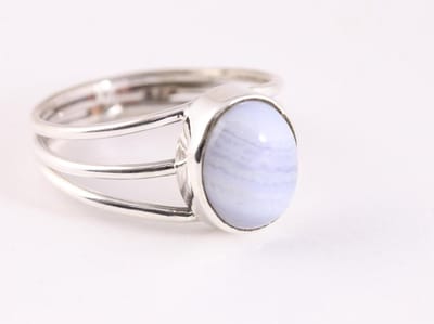 Opengewerkte zilveren ring met blauwe lace agaat - maat 15.5