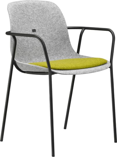 Felt Fine - PET Stoel Lichtgrijs - Zwart Frame - 100% recycle plastic en staal - Zitting Groen - Met Armleggers (Fair Furniture Group – Nederlands Familiebedrijf)