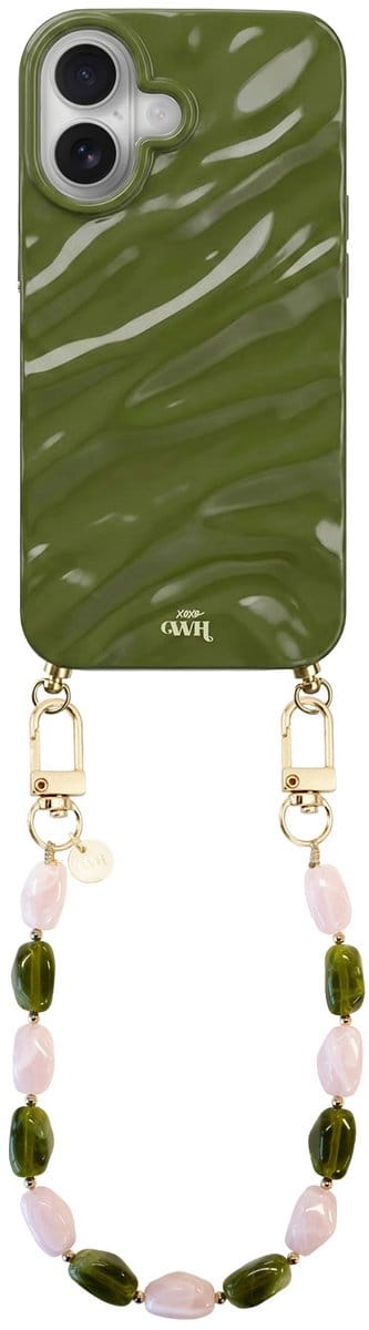 xoxo Wildhearts Green Glaze telefoonhoesje met koord - geschikt voor iPhone 17 - Rose Quartz (kort koord) - Dream hoesje met telefoonkoord - Glimmende silicone case met plooien - Steentjesketting - Groen / Roze