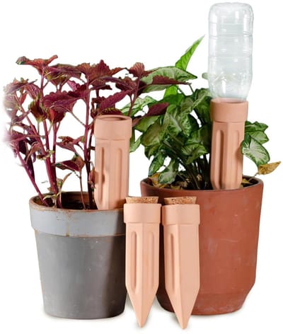 Set van 4 terracotta zelfwaterende plantenprikkers, automatische plantenbewateringsbollen voor potplanten, plantenbewateringsstokken voor binnen- en buitenplanten #117