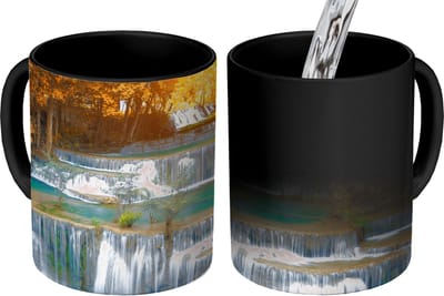 Magische Mok - Foto op Warmte Mokken - Koffiemok - Waterval - Herfst - Bomen - Bruin - Water - Magic Mok - Beker - 350 ML - Theemok