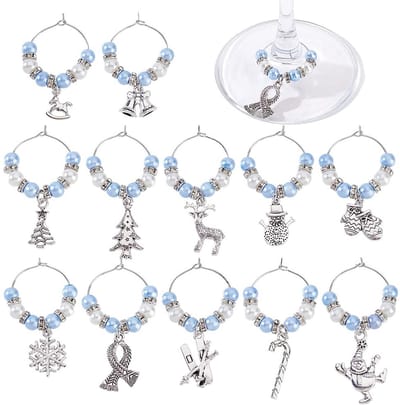 Dailygoods- Wijnglas Charms 12 Stuks - Herbruikbare Drankmarkers - Kerstmotieven/Sneeuwvlokken/Rendieren/Kerstbomen - Duurzaam Metaal - Feestelijke Identifiers voor Bijeenkomsten