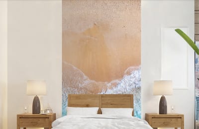Behang - Fotobehang Strand - Zee - Zand - Zomer - Blauw - Golven - Breedte 120 cm x hoogte 240 cm