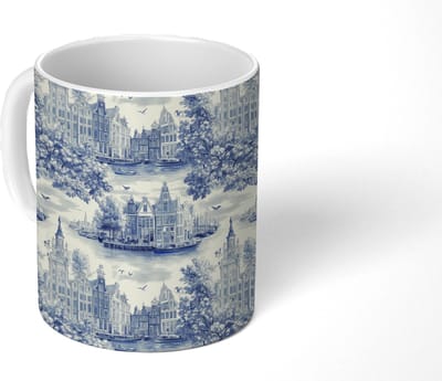 Mok - Koffiemok - Huizen - Bomen - Water - Vogels - Blauw - Mokken - 350 ML - Beker - Koffiemokken - Theemok