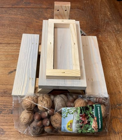 Tweetfeed Eekhoorn picknicktafel Wand
