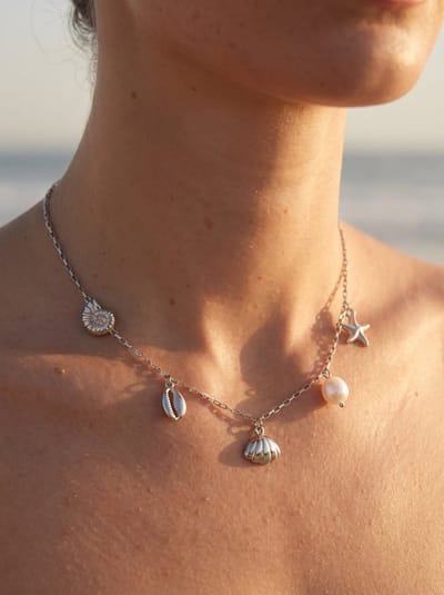 Lundholm Solveig Ketting Dames Zilverkleurig - Beach Vibes Bedelketting - Premium Stainless Steel Jewellery - Schelp Zeester Madeliefje Bedels - Vrouwen Cadeautjes Cadeau voor Haar Vakantie Zomer sieraden - my Scandinavisch Design