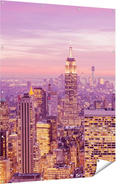 Gards Tuinposter New York Skyline met Lichten bij Zonsondergang - 120x160 cm - Tuindoek - Tuindecoratie - Wanddecoratie buiten - Tuinschilderij