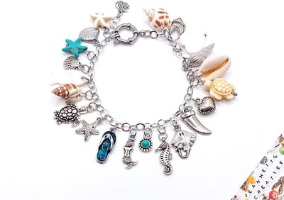 Jeannette-Creatief® - Beach - Found at the beach Shell and Fish - Bedelarmband - Schelpen - Zilverkleur - Howliet - Armband - Armband met bedels - Zeester - Slippers - Boeislot RVS - Boho - Hippie - IBIZA - Ibiza Chic - Bohemian - Schelpenarmband