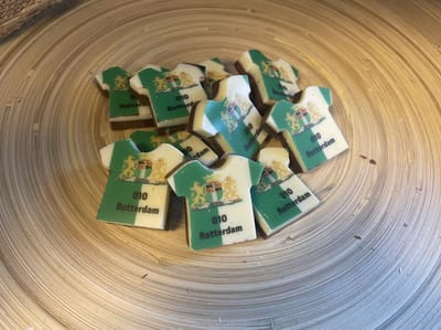 Chocolade voetbalshirt 010 | tenue Rotterdam | Voetbal chocolade kado | Chocola shirt | Uniek Cadeau | 30 stuks