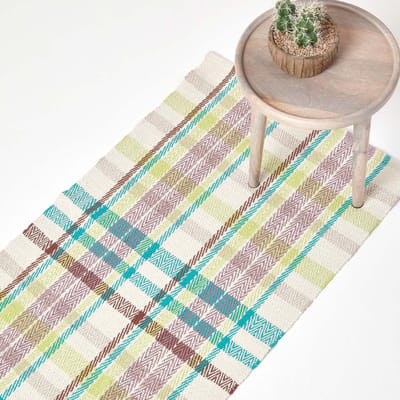 Homescapes Wilson handgeweven blauw, groen en bruin geruit vloerkleed van 100% katoen, 66 x 200 cm