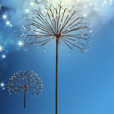 Lomera LED Kerstboom 100 CM - 240 Led's - Warm Wit Licht - Tuinsteker - Grondspies - Flexibel Takjes - Buigbare Takken - IP44 Spatwaterdicht - LED Boom - Buitenverlichting - Decoratieve Kerstverlichting - Tuinverlichting