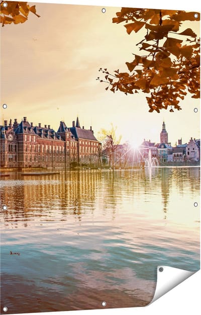 Gards Tuinposter Binnenhof Gebouw in Den Haag - 90x120 cm - Tuindoek - Tuindecoratie - Wanddecoratie buiten - Tuinschilderij
