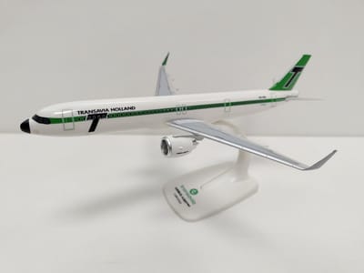 schaalmodel vliegtuig Transavia retro Airbus A321neo schaal 1:200 lengte 22,25cm