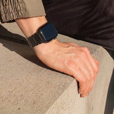 Mat Titanium bandje - Geschikt voor Apple Watch 1, 12, 2, 3, 4, 5, 6, 7, 8, 9, 10, 11, SE, Ultra (2 / 3) - 44/45/46/49 mm - Zwart