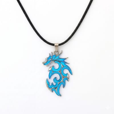 Glow in the dark ketting voor heren en jongens met zilverkleurige draak hanger en blauw licht