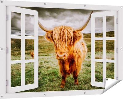 Gards Tuinposter Doorkijk Schotse Hooglanders in de Weide met Wolken - 150x100 cm - Tuindoek - Tuindecoratie - Wanddecoratie buiten - Tuinschilderij