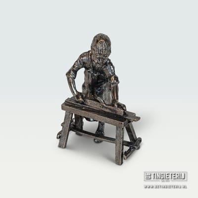 Tinnen Timmerman Beeldje – Handgemaakt Miniatuur Ambacht – Beroepenbeeld Houtbewerking – Uniek Cadeau & Decoratie - jubileum - pensioen