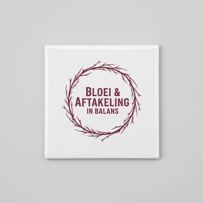 “Bloei & Aftakeling in Balans” Keramische Tegel – 15×15 cm Minimalistische Natuurkrans Inspirerende Muurdecoratie
