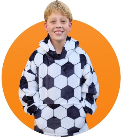 Voetbal hoodie blanket - fleece kinder poncho - voetbal plaid met mouwen en capuchon voor kinderen - oversized hoodie kind - voetbal deken met mouwen – fleece - TV deken – zacht & warm - voetbal - 134 t/m 164 (ca. 8-14 jaar) - Badrock